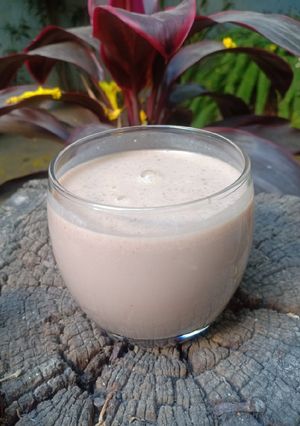 A picture of Banana and nutella milk shake.
