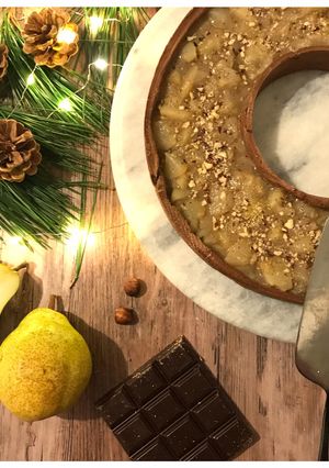 Une photo de Tarte au yaourt, compotée de poires à la vanille et pâte sucrée au cacao