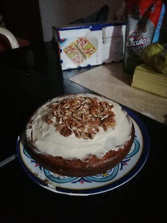 Una foto de Torta de zanahoria con betún de queso crema
