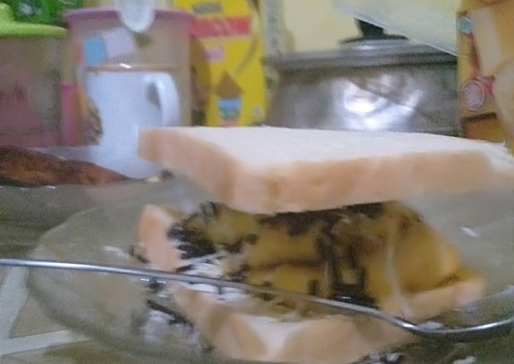 Roti pisang bakar cokelat keju Oreo