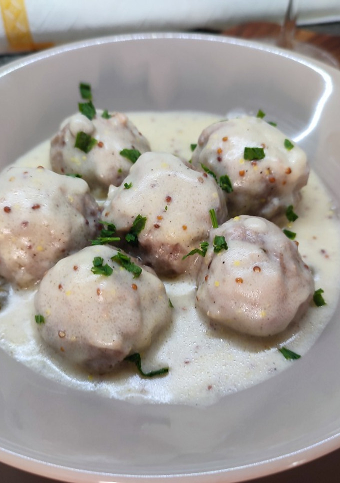 Una foto de Clops de Königsberg. Albóndigas alemanas