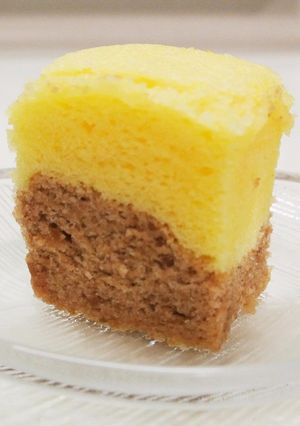 Une photo de Un Gâteau en farine de riz avec chocolat blanc et marron