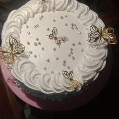 A picture of Vanilla cream cake.