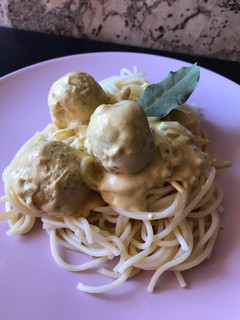 Una foto de Albóndigas con salsa de curry 🍛