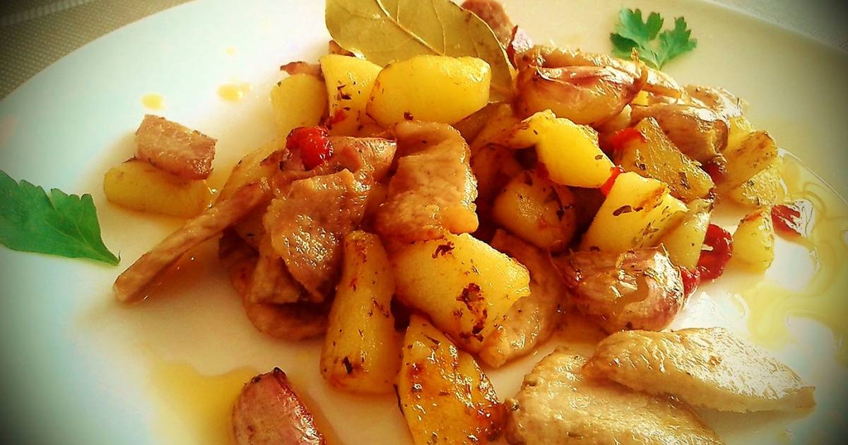 Patatas fritas al estilo Formentera con trozos de lomo de cerdo Receta de  josevillalta- Cookpad