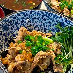 A picture of Japanese Pork Ginger Rice (生姜焼き丼).