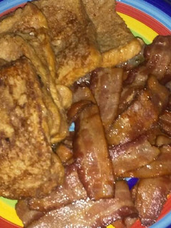 A picture of French Toast & Applewood Bacon.