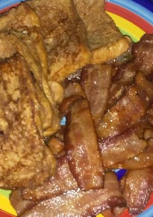A picture of French Toast & Applewood Bacon.