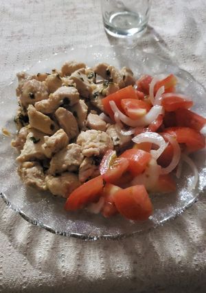Una foto de Pollo al ajillo