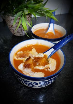 थिक और क्रीमी टोमेटो सूप (thick aur creamy tomato soup recipe in Hindi) रेसिपी मुख्य फोटो