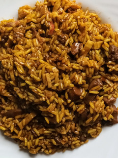 Una foto de Arroz con latas