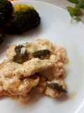 Straccetti di pollo, pompelmo e salvia