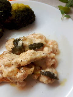 Foto di Straccetti di pollo, pompelmo e salvia