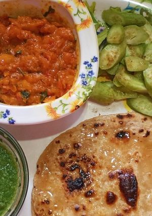 A picture of Mushroom masala with parantha.