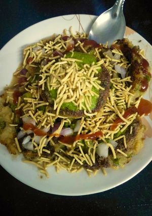 A picture of Chatpata potato & peas tikki chaat(aloo & mutter tikki chaaat).