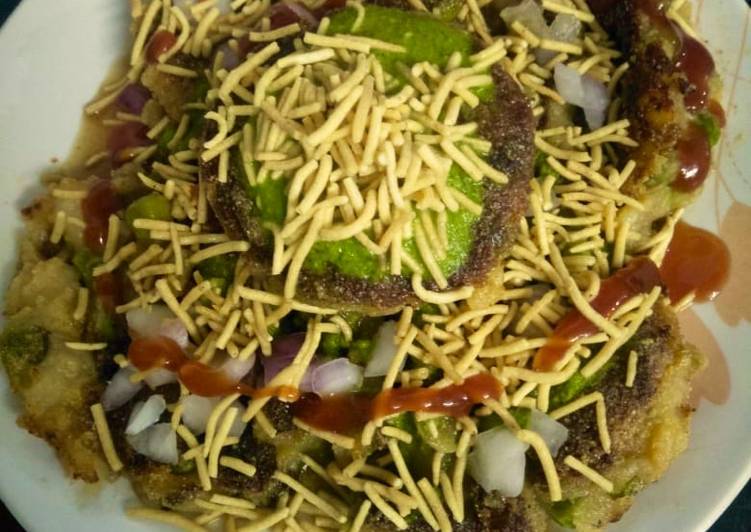 Recipe of Favorite Chatpata potato & peas tikki chaat(aloo & mutter tikki chaaat)