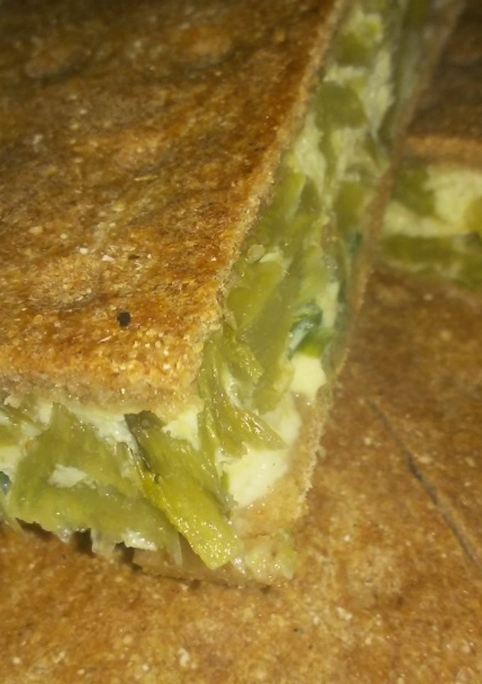 Una foto de Tarta de penca de acelga y masa de harina integral