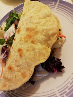 Foto di Piadine di farro al tonno, stracchino e carciofini
