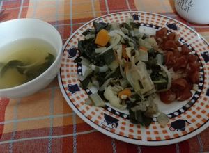 Una foto de Guiso de Cochayuyo y Verduras hervidas + Sopita. Menos de 100cal
