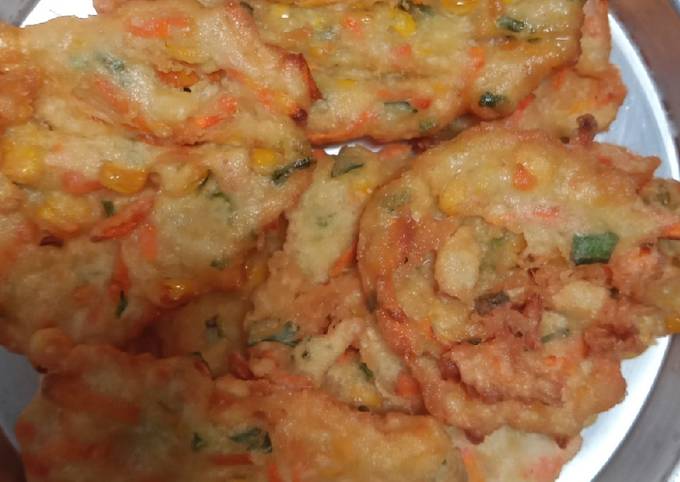 Langkah Mudah untuk Menyiapkan Bakwan jagung wortel cruncy diluar lembut didalam Anti Gagal