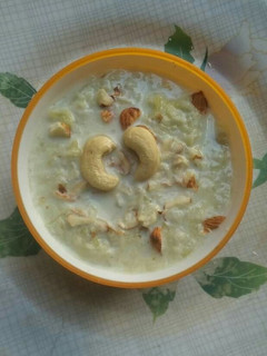 लौकी की खीर (Lauki ki kheer recipe in Hindi) रेसिपी मुख्य फोटो