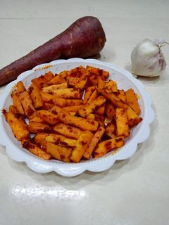 લસણીયા ગાજર (Lasaniya Gajar Recipe In Gujarati) રેસીપી મુખ્ય ફોટો