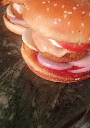 बर्गर (burger recipe in Hindi) रेसिपी मुख्य फोटो