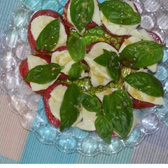 A picture of Caprese Salad.