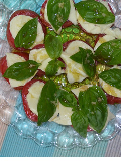 A picture of Caprese Salad.