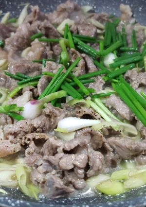 Hình của món Bò xào sả hành.