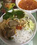 Bún bò xào củ sắn (củ đậu)