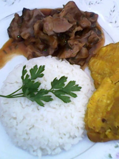 Una foto de Delicioso espinazo de cerdo en salsa de vino tinto