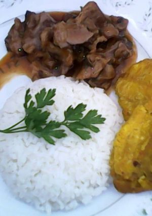 Una foto de Delicioso espinazo de cerdo en salsa de vino tinto