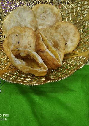 राजस्थानी प्याज़ कचौड़ी (Rajasthani Pyaz Kachori recipe in Hindi) रेसिपी मुख्य फोटो