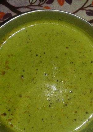 A picture of Hre bhare nariyal chutney.