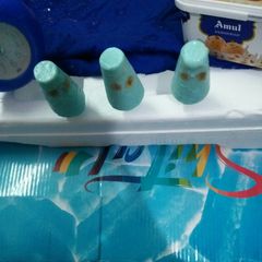 A picture of Yogurt lollies.