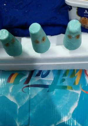 A picture of Yogurt lollies.