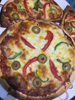 صورة لوصفة بيتزا الببروني اللذيذة 😋