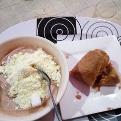 A picture of Moi-Moi with Pap (Amanu).