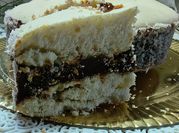 Una foto de alfajores de maizena glaseado