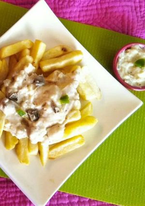 A picture of Poutine Fries.