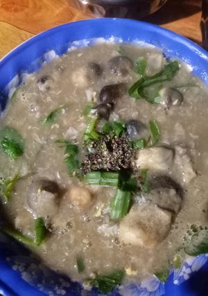 Hình của món Cháo cua đồng nấu nấm rơm.