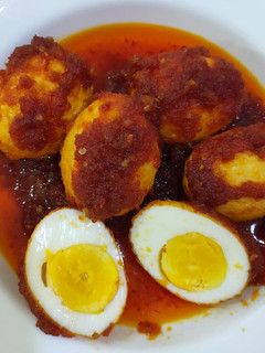 A picture of Sambal egg.