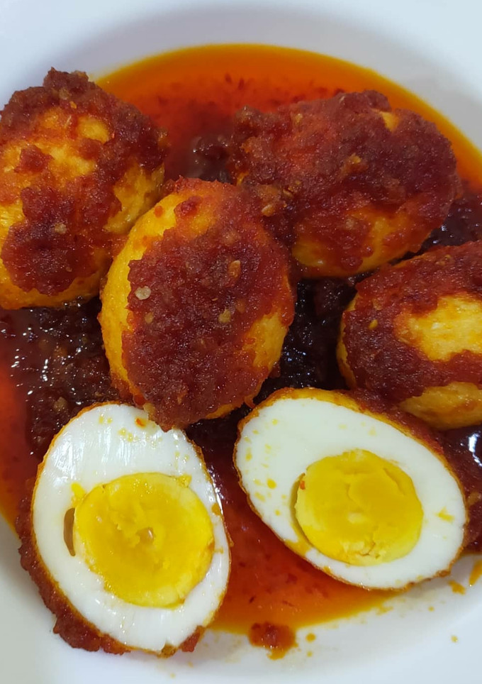 A picture of Sambal egg.