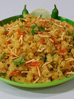 ડુંગળી પૌઆ (Dungli Pauva Recipe In Gujarati) રેસીપી મુખ્ય ફોટો