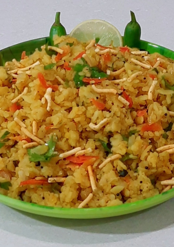 ડુંગળી પૌઆ (Dungli Pauva Recipe In Gujarati) રેસીપી મુખ્ય ફોટો