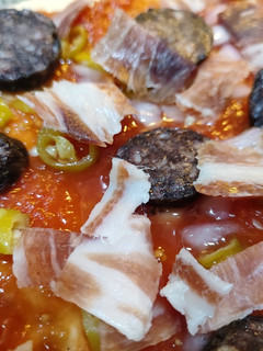 Una foto de Pizza salada extra picante (mi estilo)