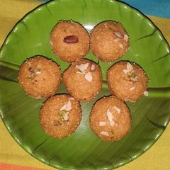 A picture of Besan ladoo.