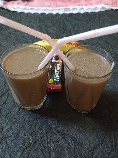 બનાના કોફી સ્મૂધી (Banana Coffee Smoothie Recipe In Gujarati) રેસીપી મુખ્ય ફોટો