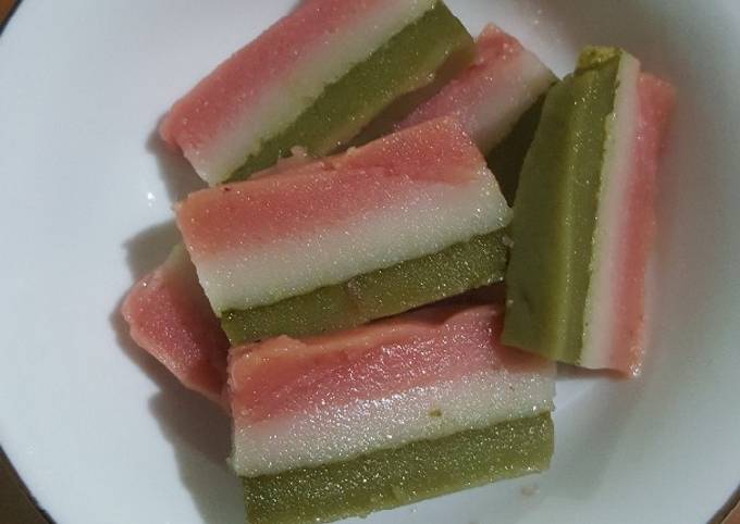 Lapis Tepung Beras - Kulit Buah Naga